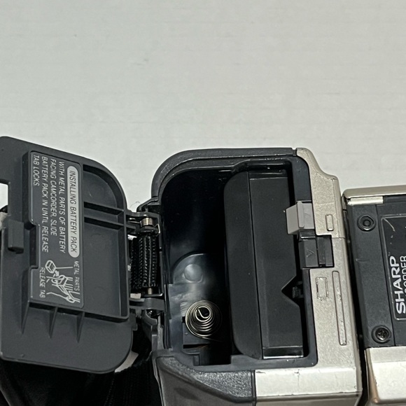 Sharp VL-E630 Viewcam Silver 4.0" LCD Screen Camcorder Untested-Possibly working - Picture 6 of 6